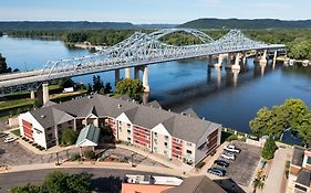 Courtyard La Crosse Downtown/Mississippi Riverfront